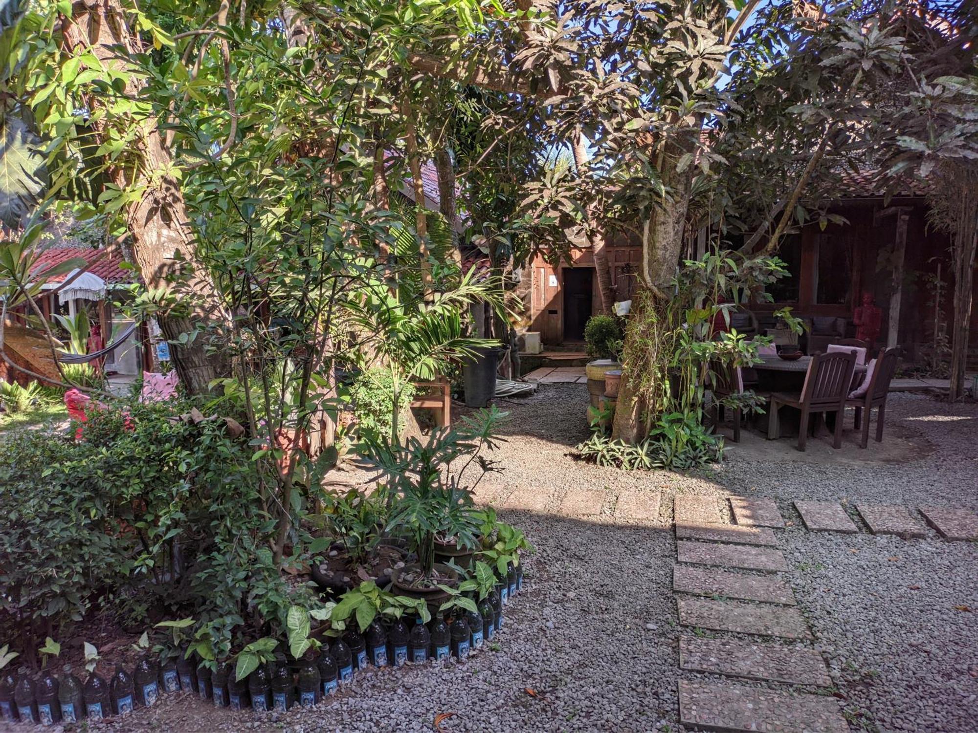 Astuti Gallery Homestay Yogyakarta Ngoại thất bức ảnh