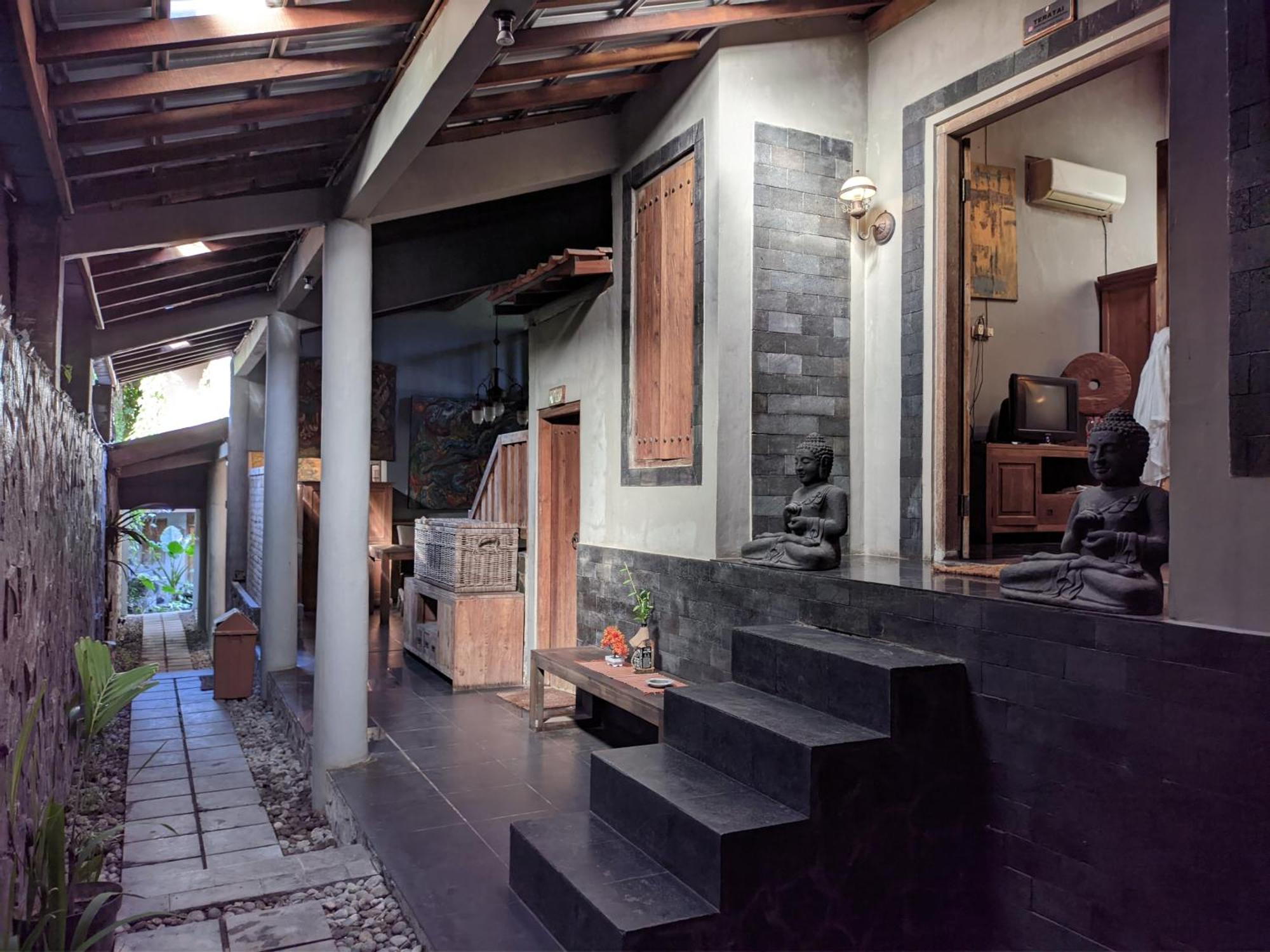 Astuti Gallery Homestay Yogyakarta Ngoại thất bức ảnh