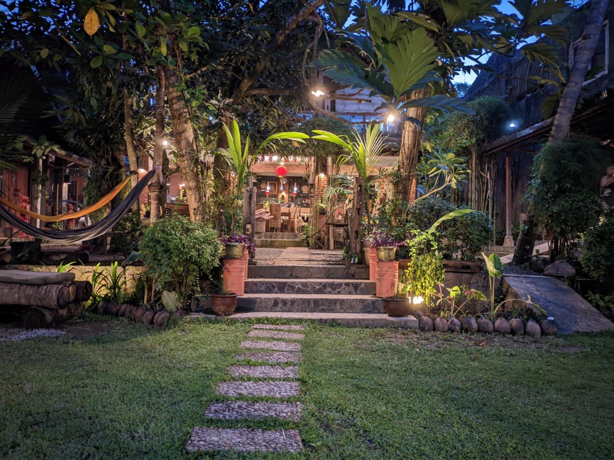 Astuti Gallery Homestay Yogyakarta Ngoại thất bức ảnh