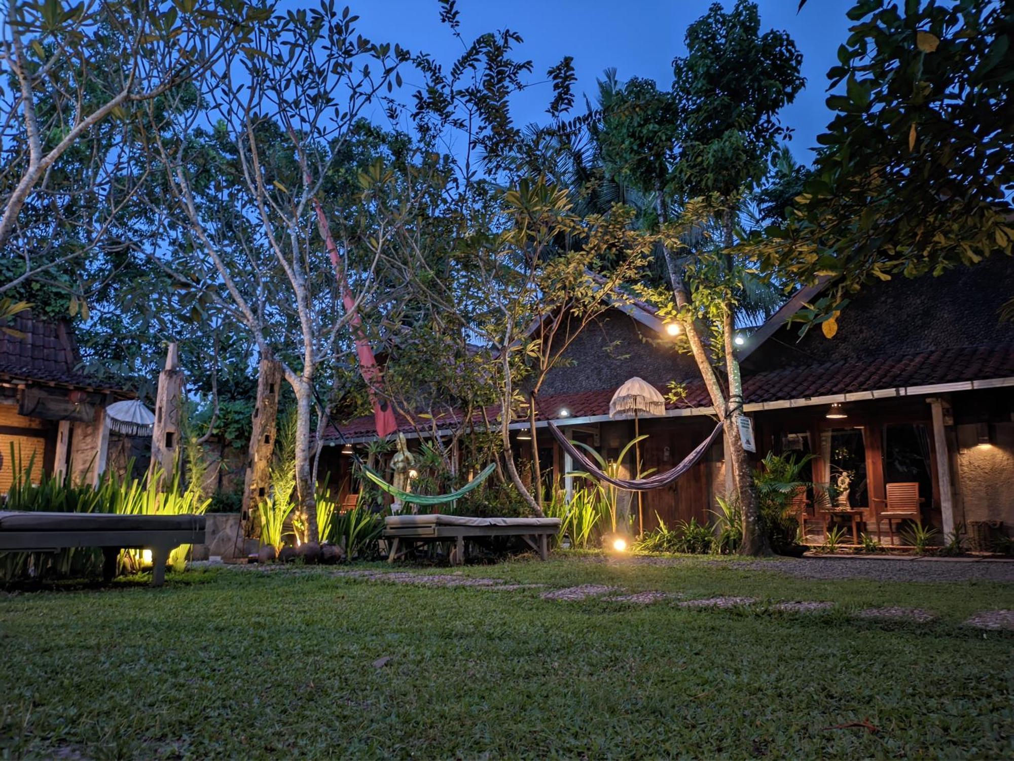 Astuti Gallery Homestay Yogyakarta Ngoại thất bức ảnh