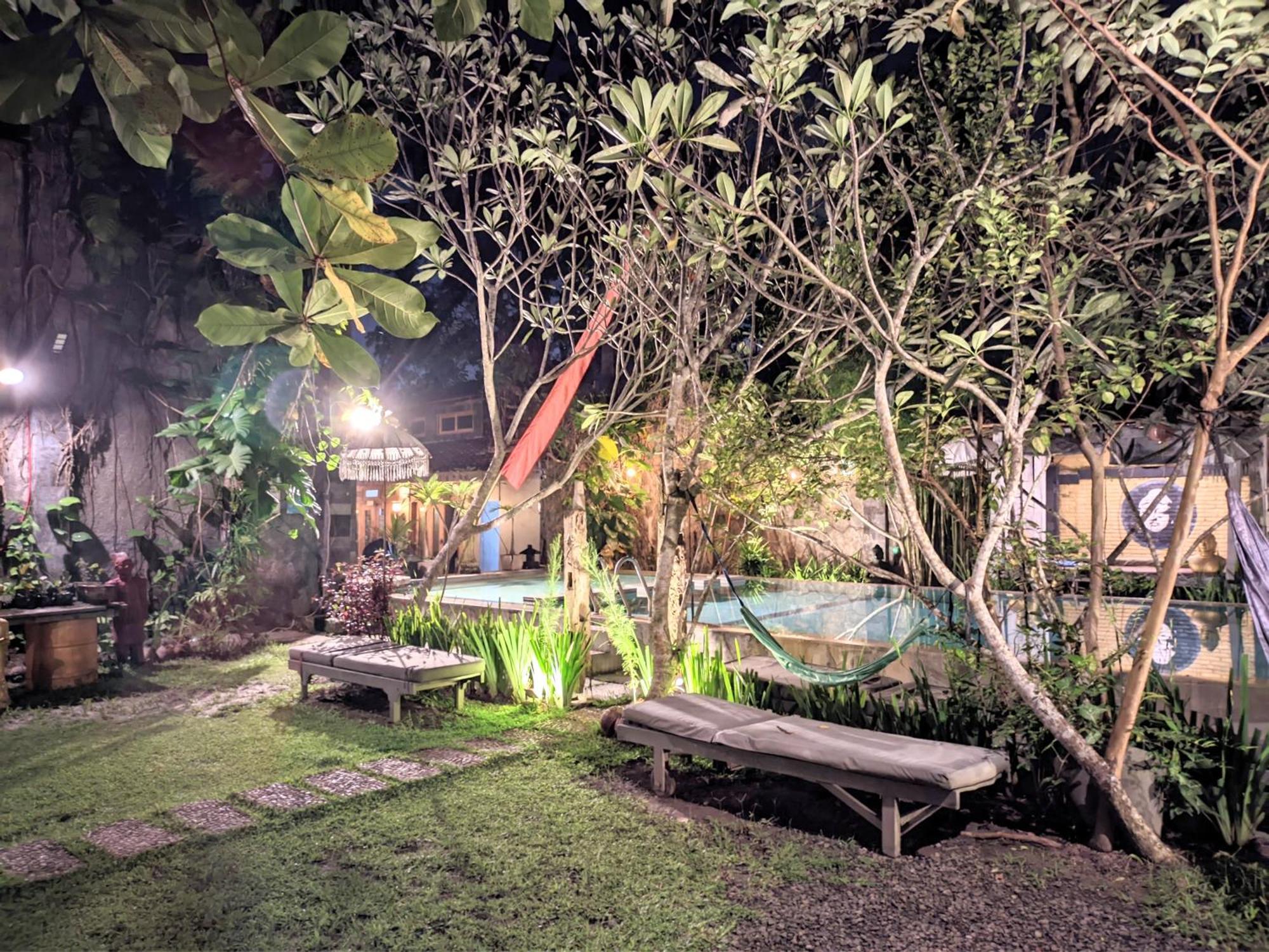 Astuti Gallery Homestay Yogyakarta Ngoại thất bức ảnh