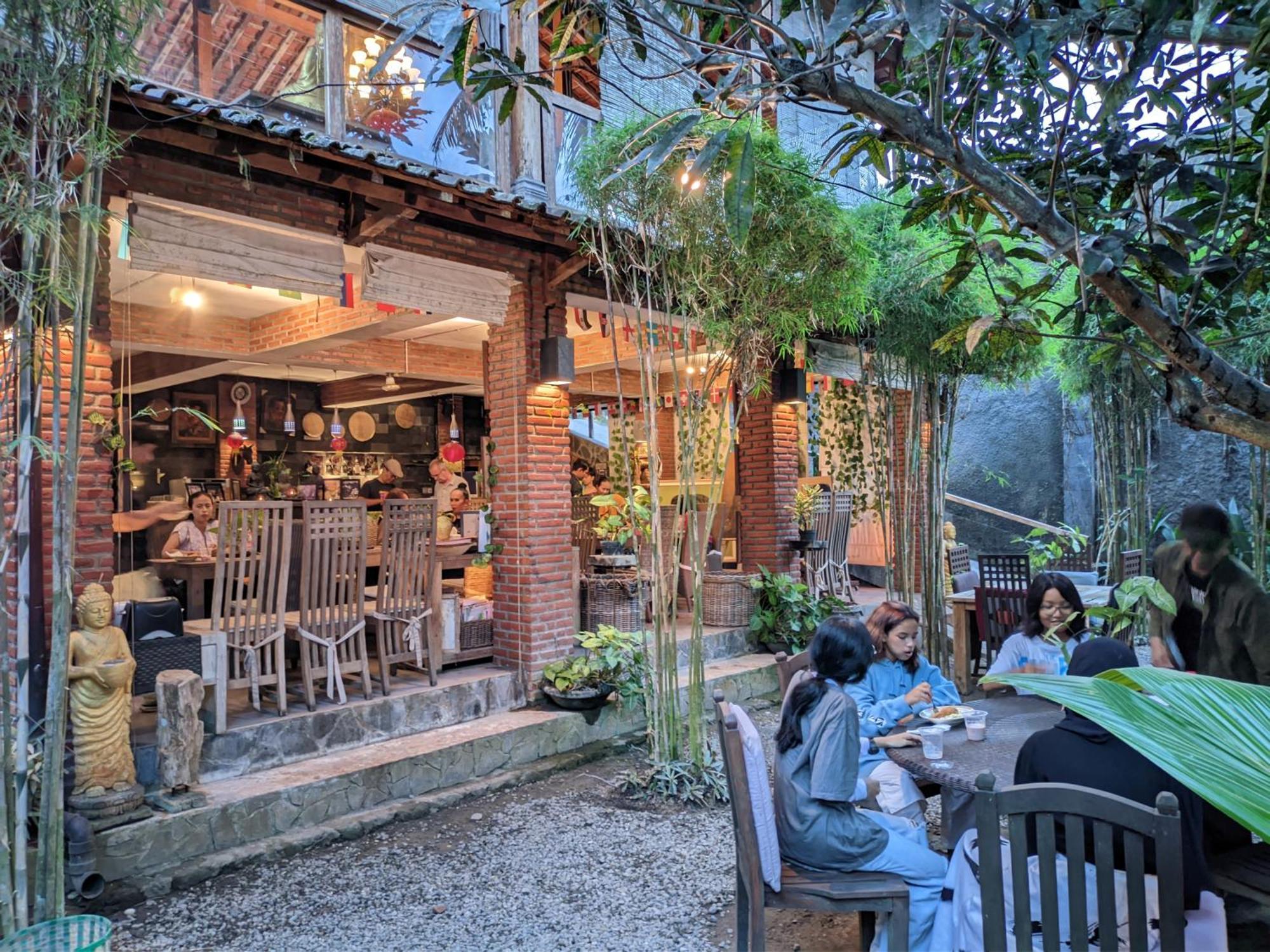 Astuti Gallery Homestay Yogyakarta Ngoại thất bức ảnh
