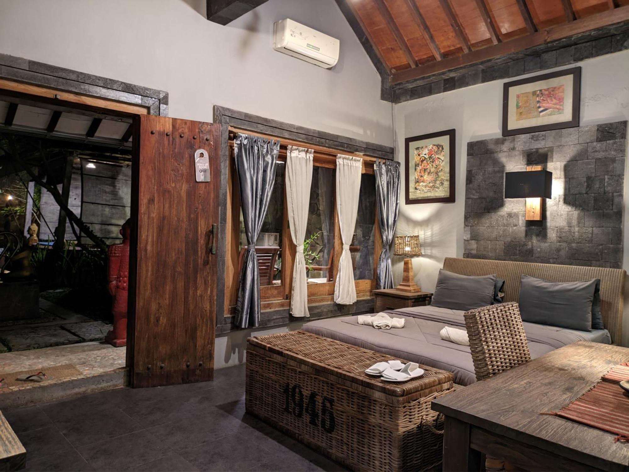 Astuti Gallery Homestay Yogyakarta Ngoại thất bức ảnh