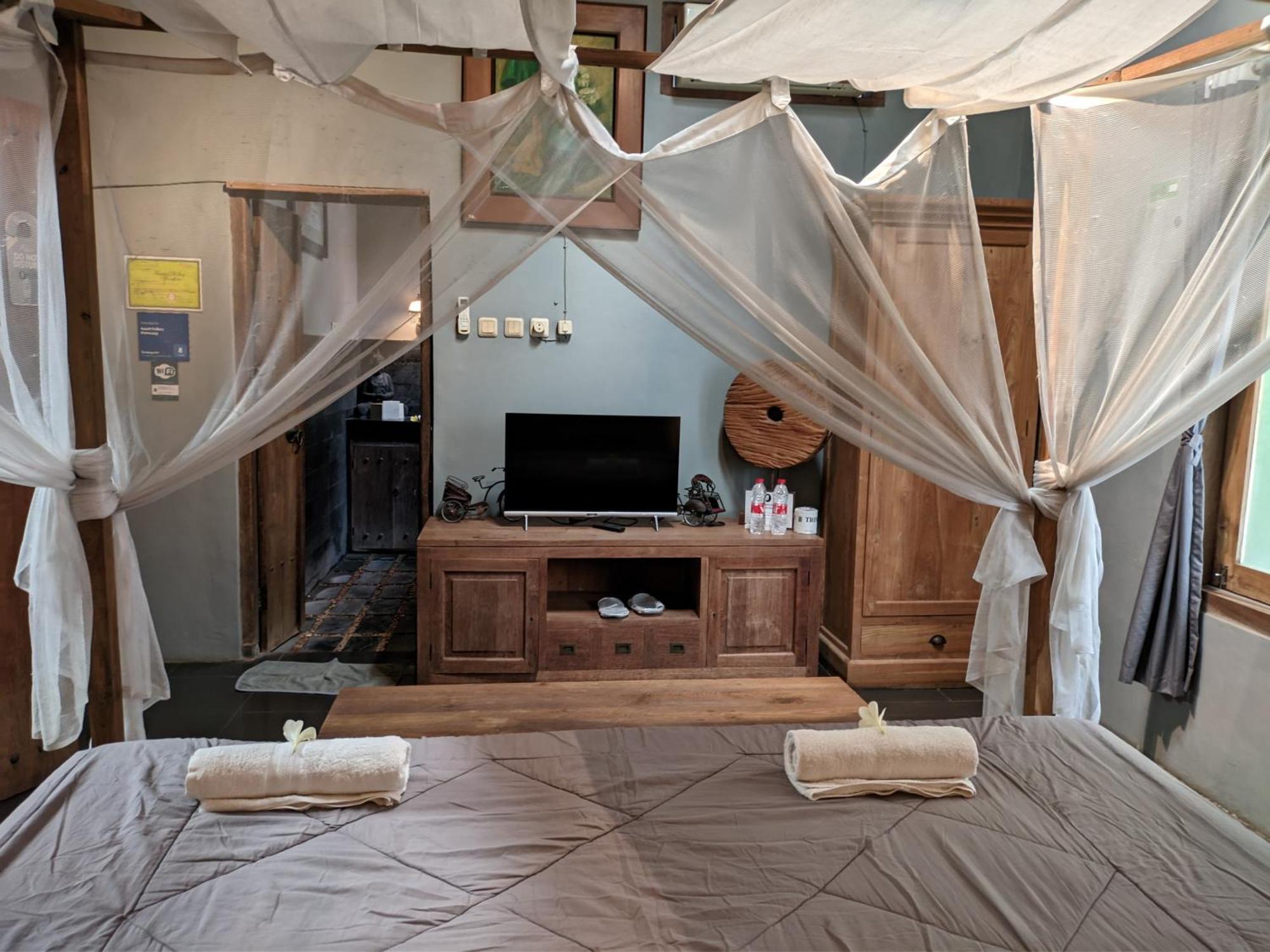 Astuti Gallery Homestay Yogyakarta Ngoại thất bức ảnh
