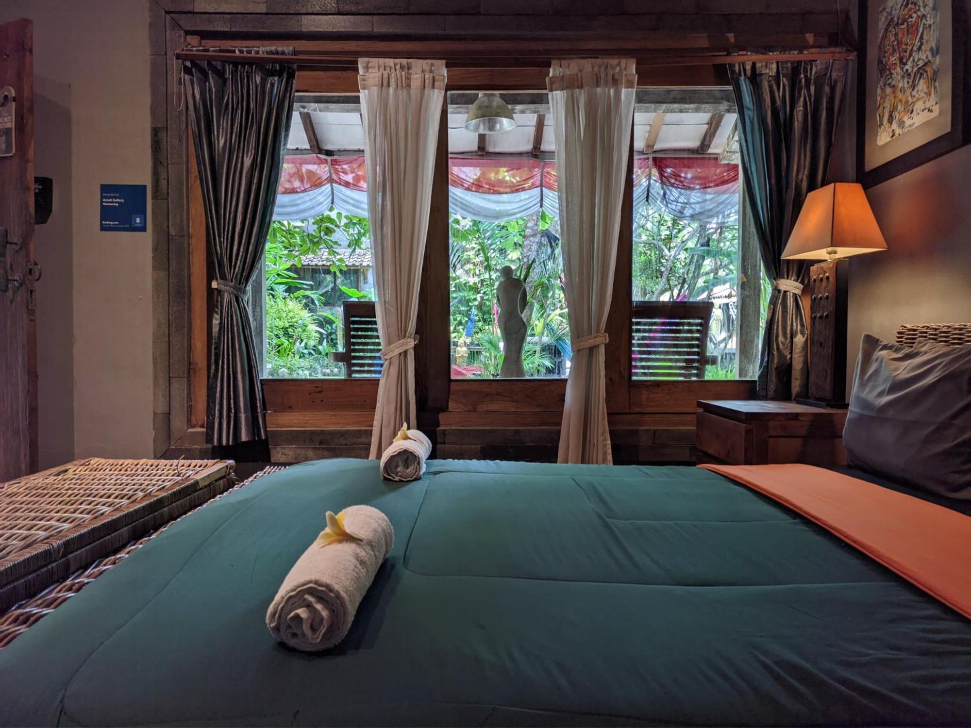 Astuti Gallery Homestay Yogyakarta Ngoại thất bức ảnh