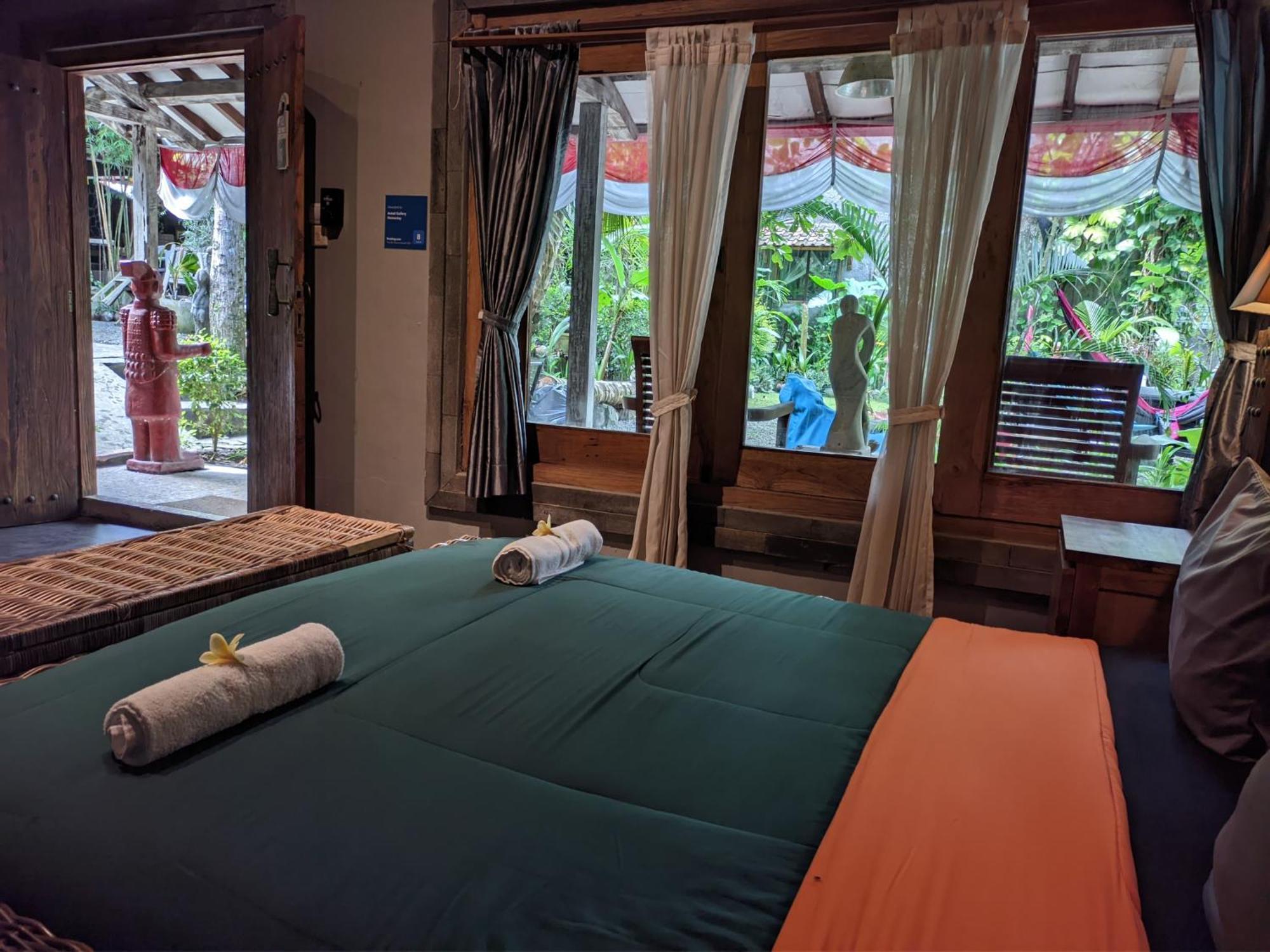 Astuti Gallery Homestay Yogyakarta Ngoại thất bức ảnh